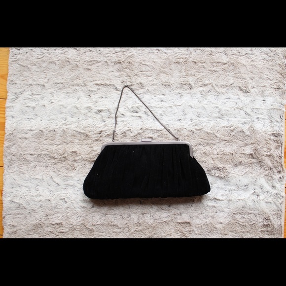 Black crushed velvet clutch from Mary Kay - Picture 2 of 8